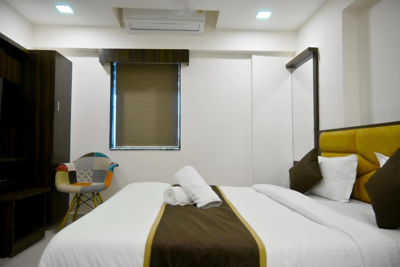 Hotel Royal Ican Sindhubhavan Road Ahmedabad Exterior photo