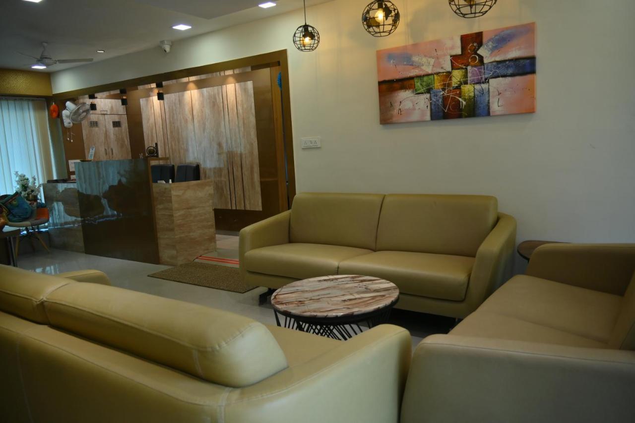Hotel Royal Ican Sindhubhavan Road Ahmedabad Exterior photo