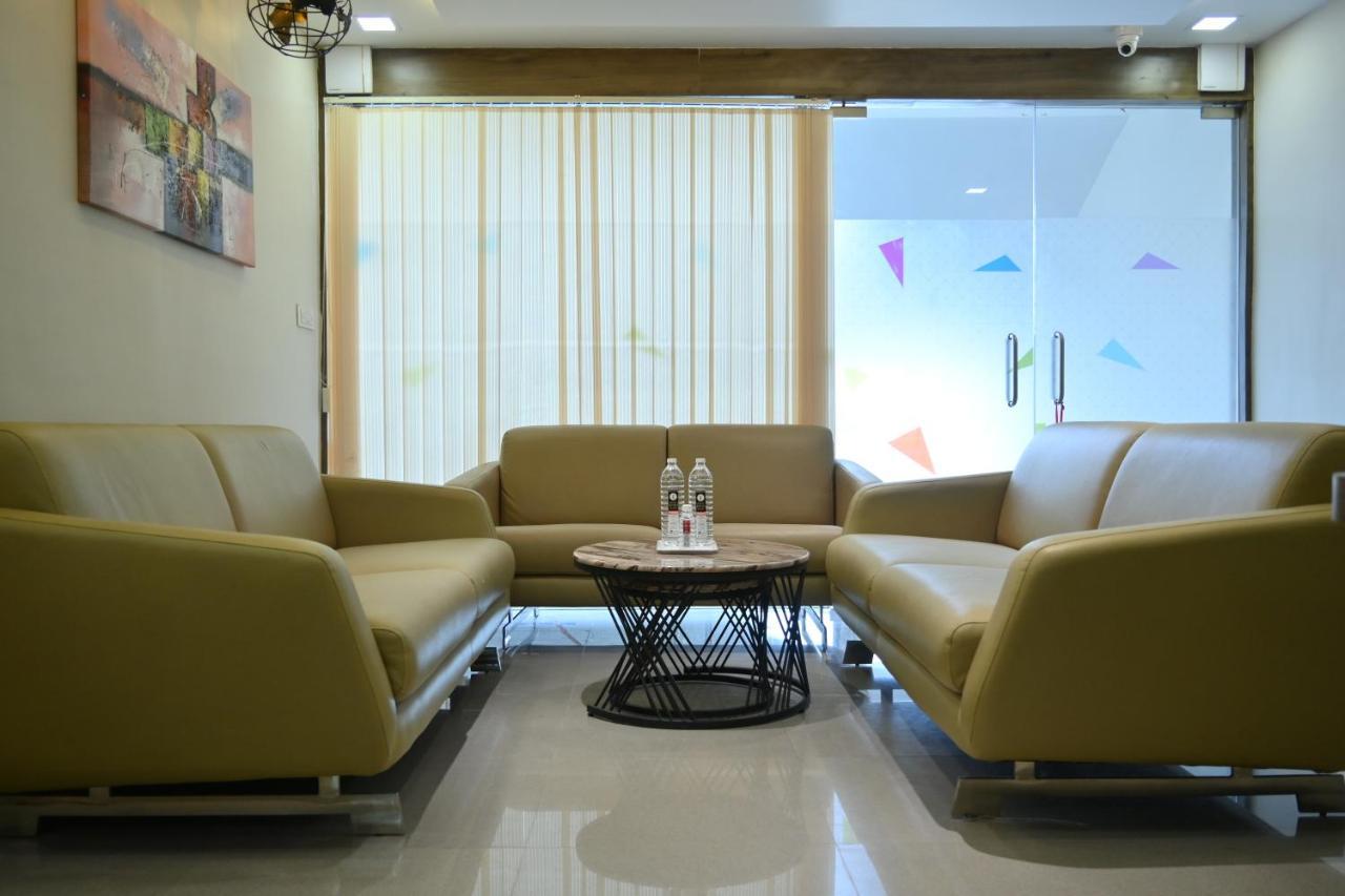 Hotel Royal Ican Sindhubhavan Road Ahmedabad Exterior photo