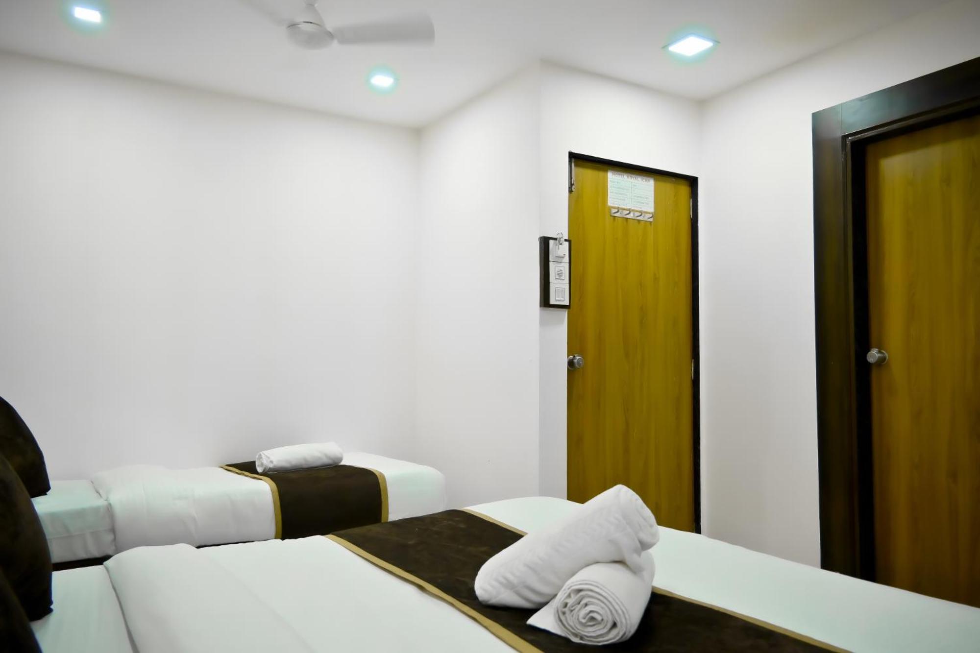 Hotel Royal Ican Sindhubhavan Road Ahmedabad Exterior photo