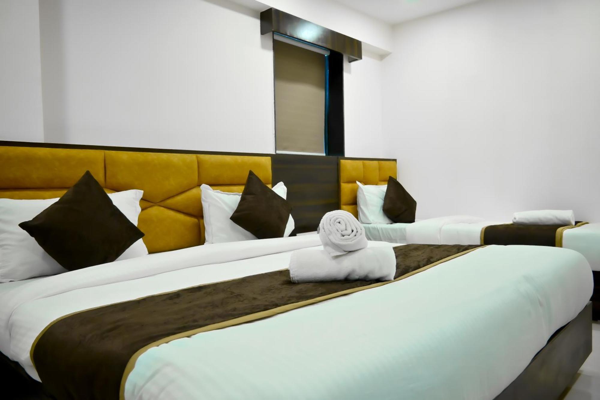Hotel Royal Ican Sindhubhavan Road Ahmedabad Exterior photo