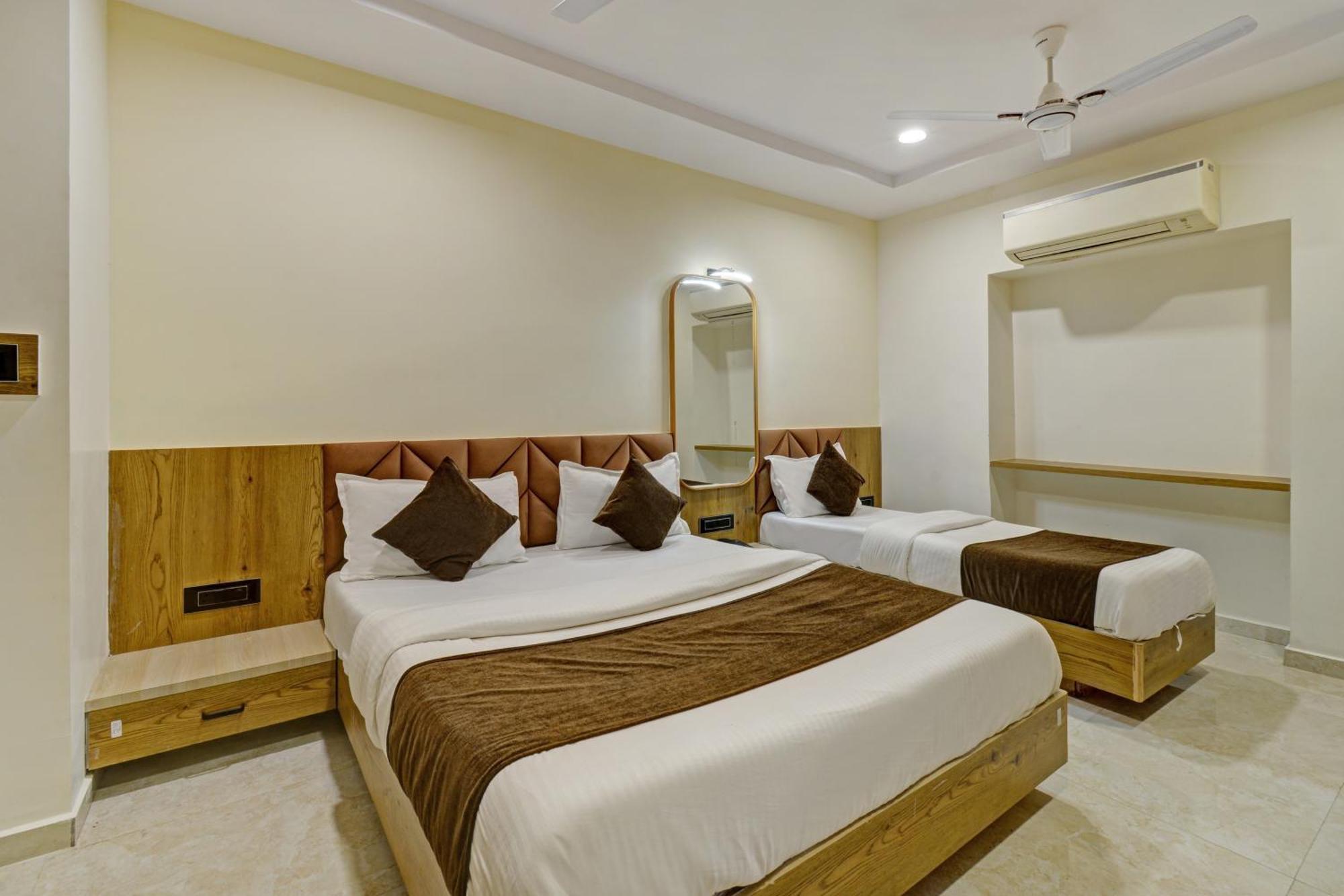 Hotel Royal Ican Sindhubhavan Road Ahmedabad Exterior photo